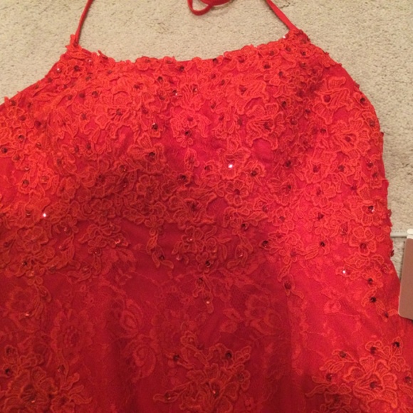 Beautiful RED. Prom or Special Occasion Dress Size 16. Never Worn ! - Picture 3 of 8